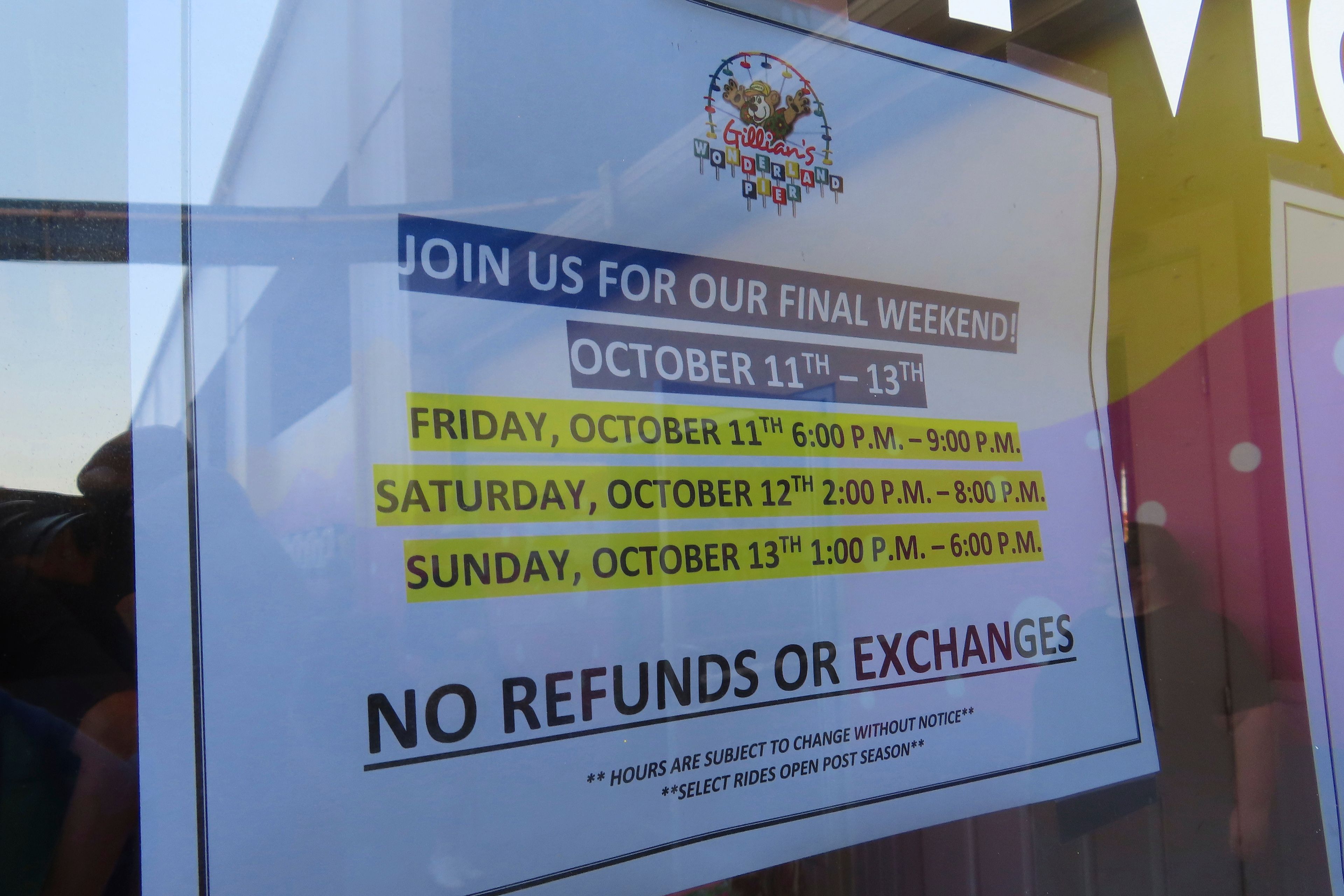 A sign advertises the final days of operation for Gillian's Wonderland, the popular amusement park on the boardwalk in Ocean City, N.J., Sunday, Oct. 13, 2024. (AP Photo/Wayne Parry)