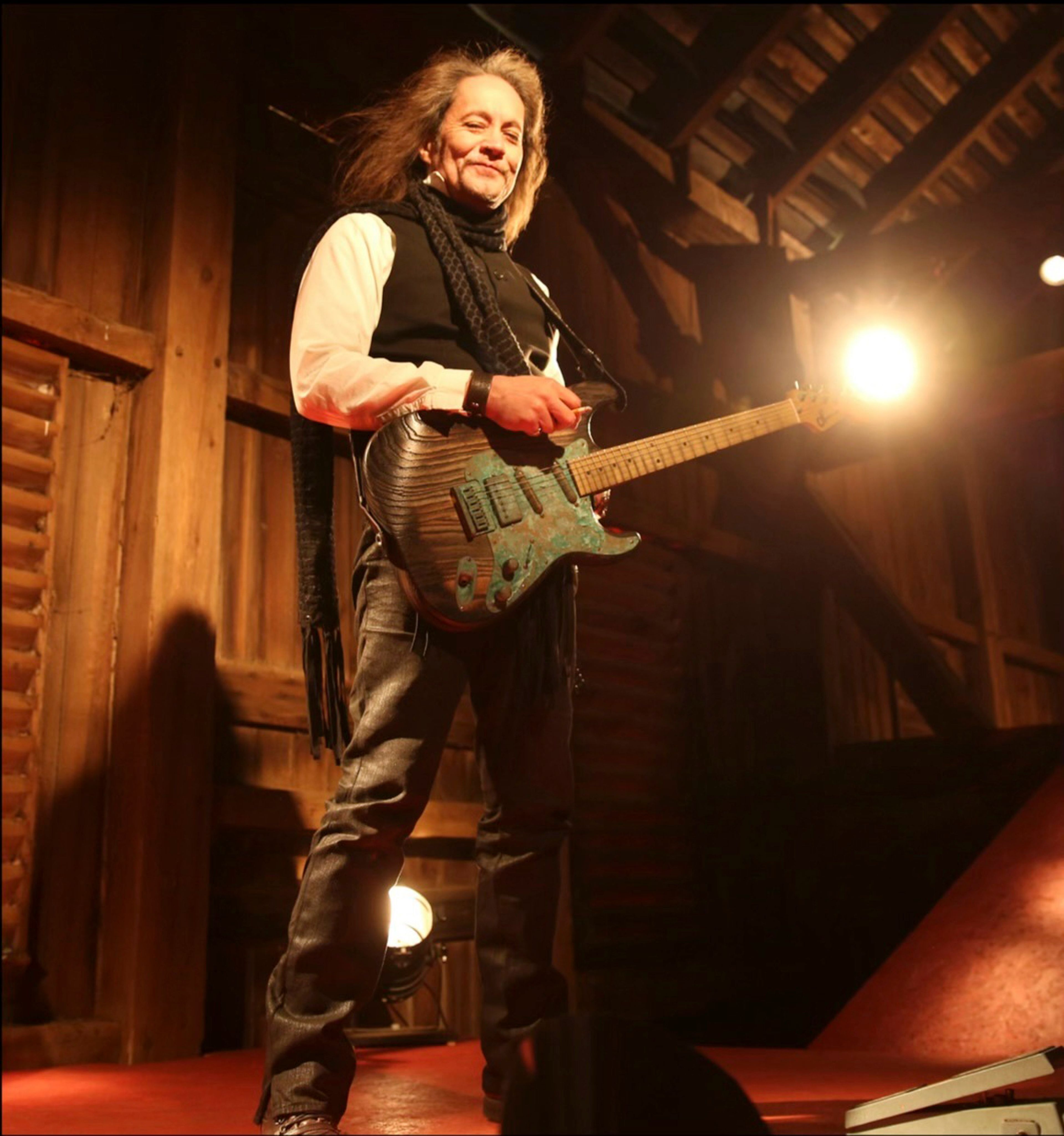 Former Ozzy Osbourne guitarist Jake E. Lee shot multiple times in Las Vegas