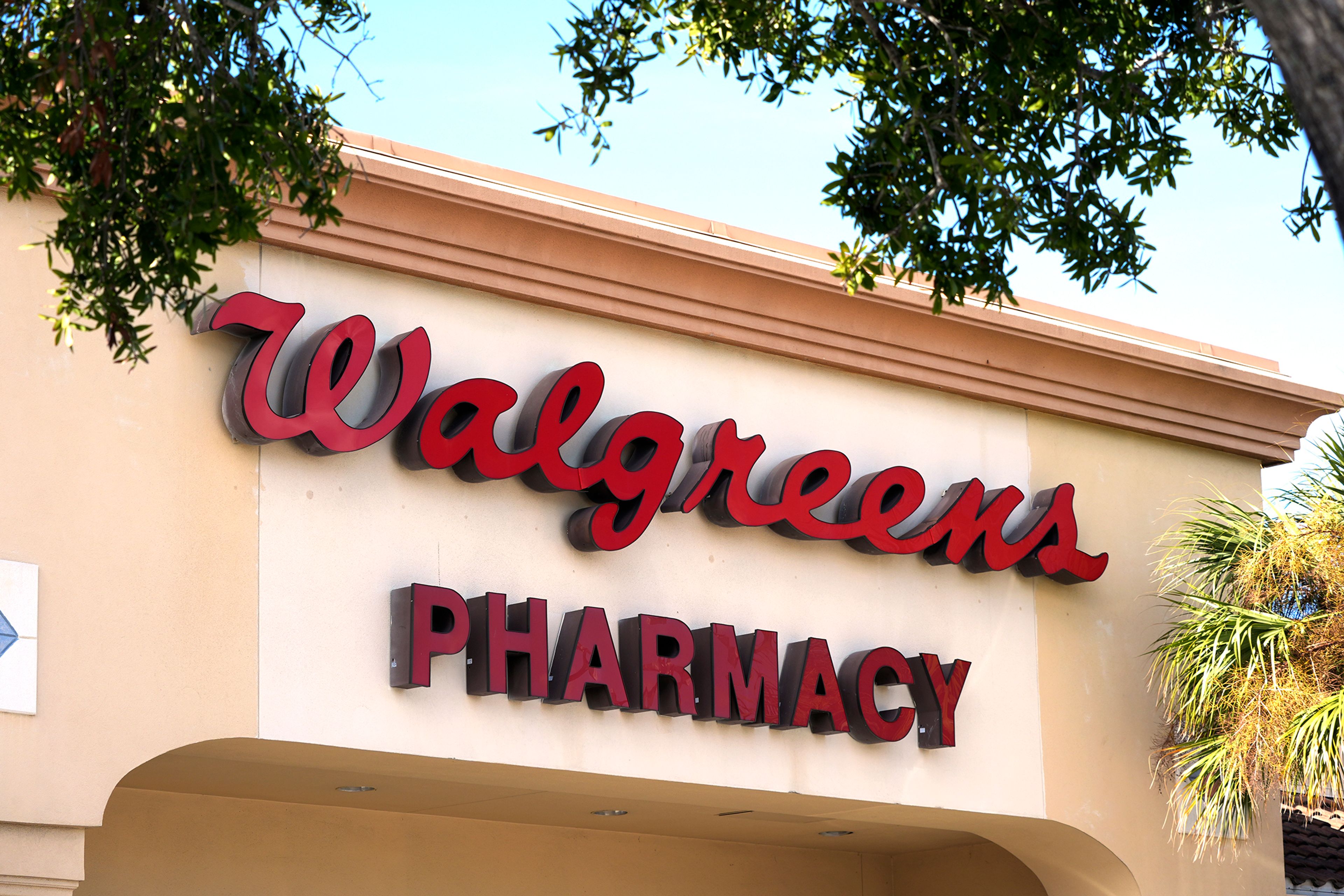 Walgreens lays out plan to shutter 1,200 drugstores