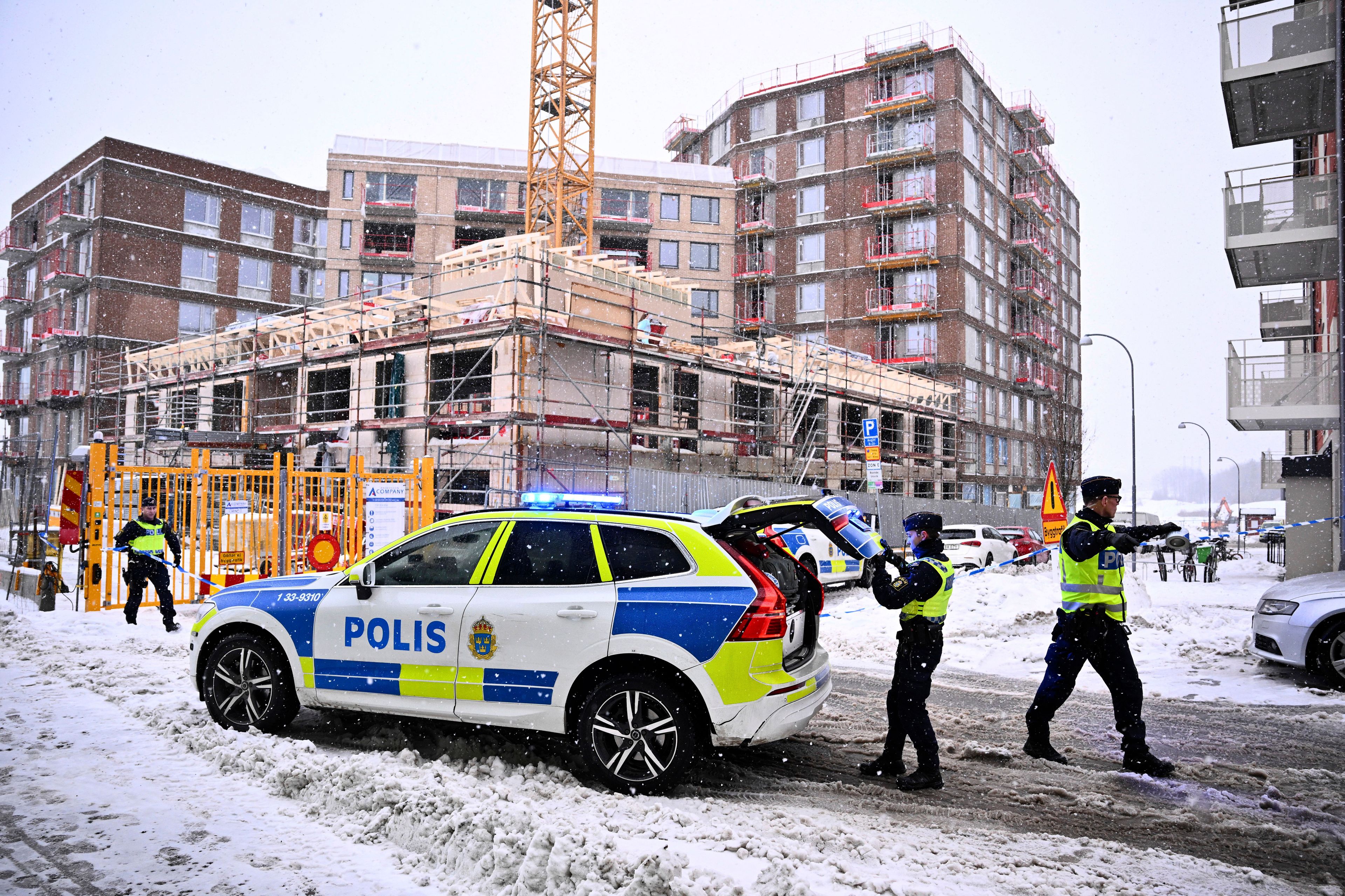 FILE - Swedish police arrive at the site where a construction elevator crashed to the ground on a building site seriously injuring several people in Sundbyberg, north of Stockholm, Sweden, Monday Dec. 11, 2023. Missing screw and nut assemblies was the cause of a fatal accident last year when five people were killed inside a construction site elevator that crashed to the ground in Stockholm, authorities said Wednesday, July 3, 2024. (Claudio Bresciani/TT News Agency via AP, File)