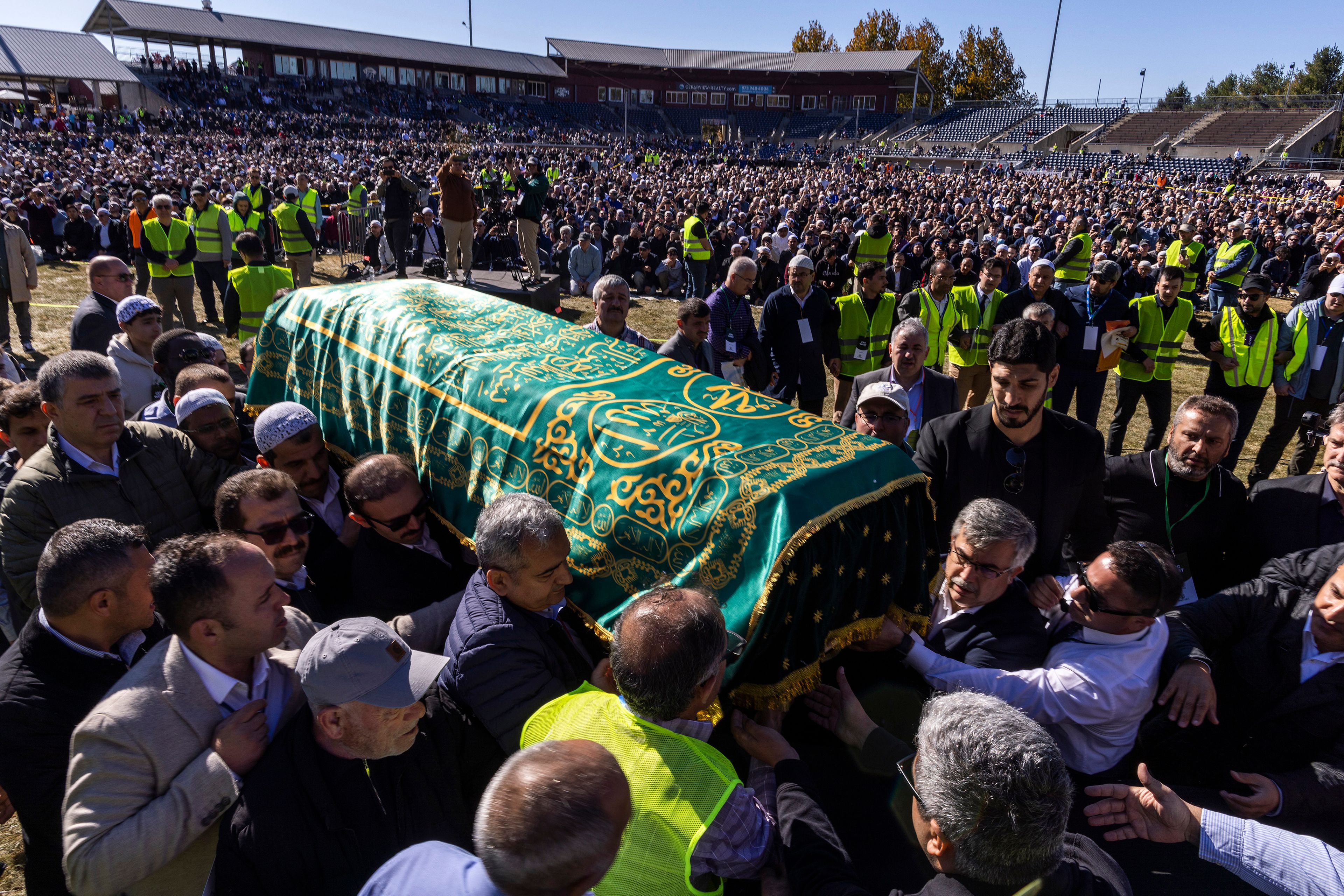 Thousands mourn Fethullah Gülen, a Turkish spiritual leader who died in the US